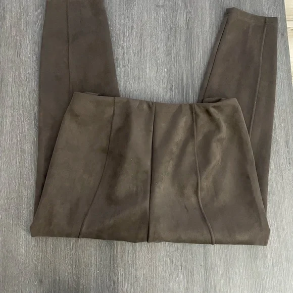 T Tahari Faux Suede Pull On Cigarette Pants - Picture 6 of 6